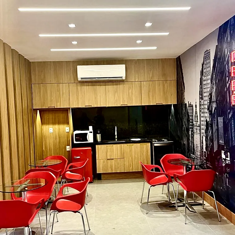 Copa comercial com forro e iluminação embutida